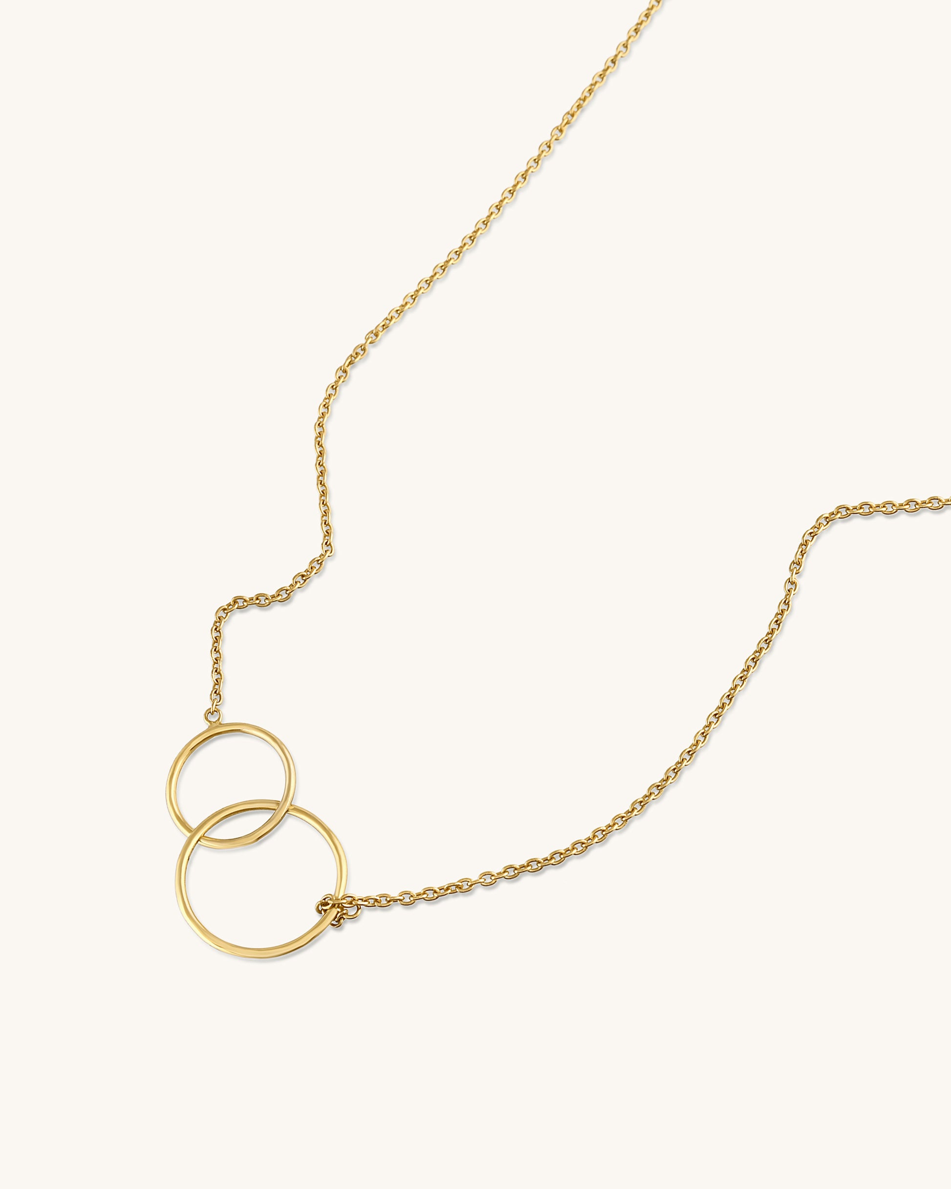 Interlocking double circle pendant necklace