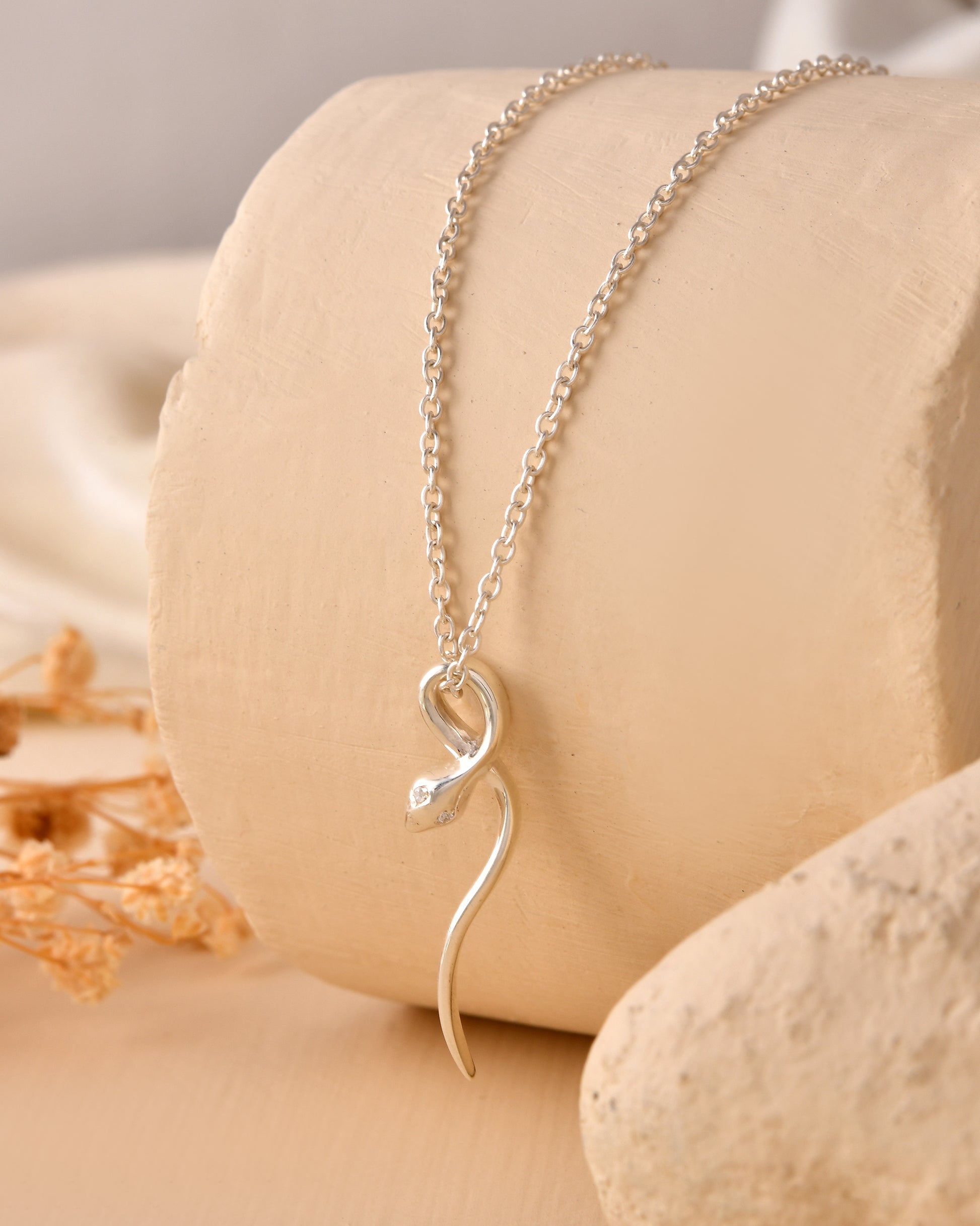 Elegant snake pendant necklace
