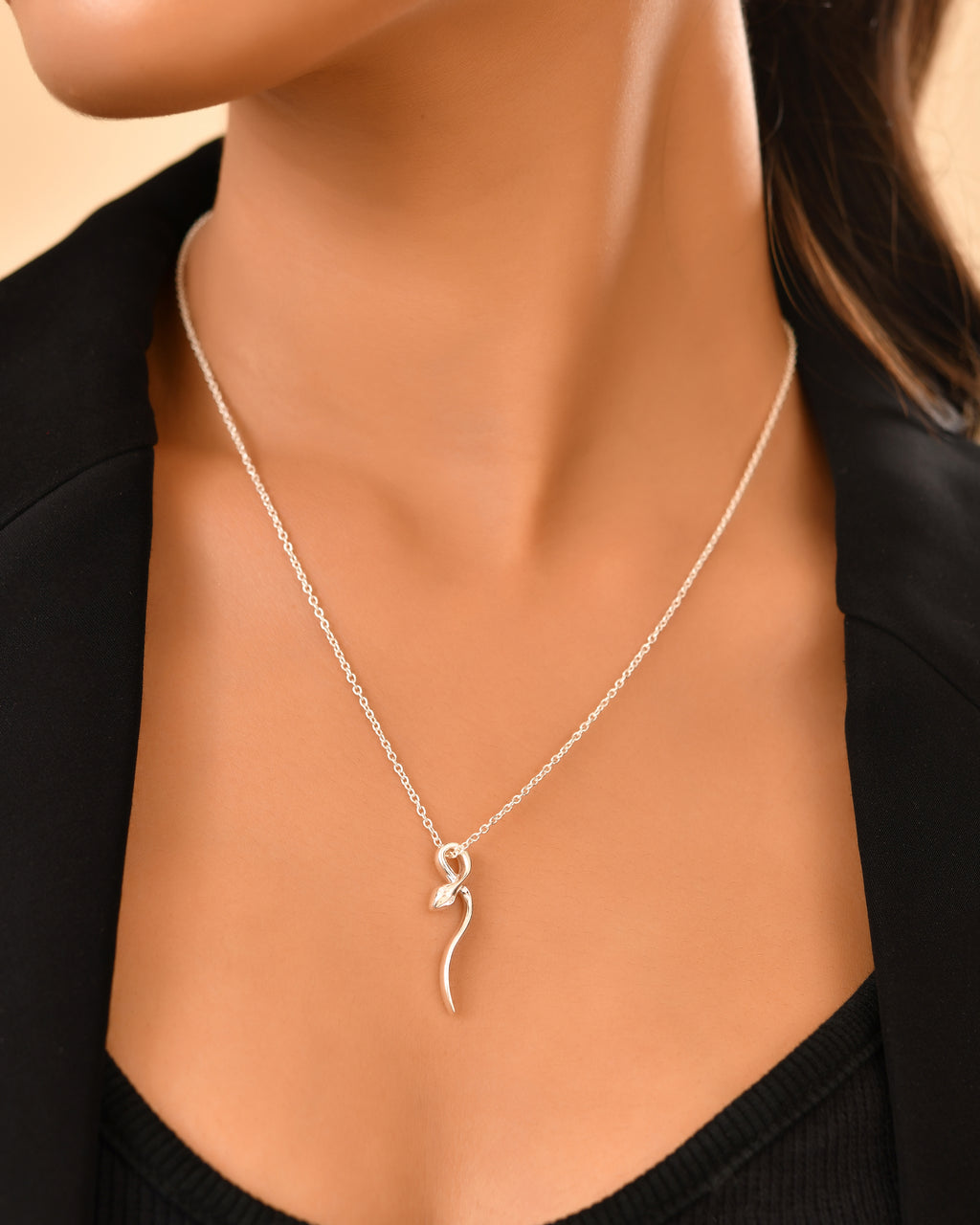 Elegant snake pendant necklace