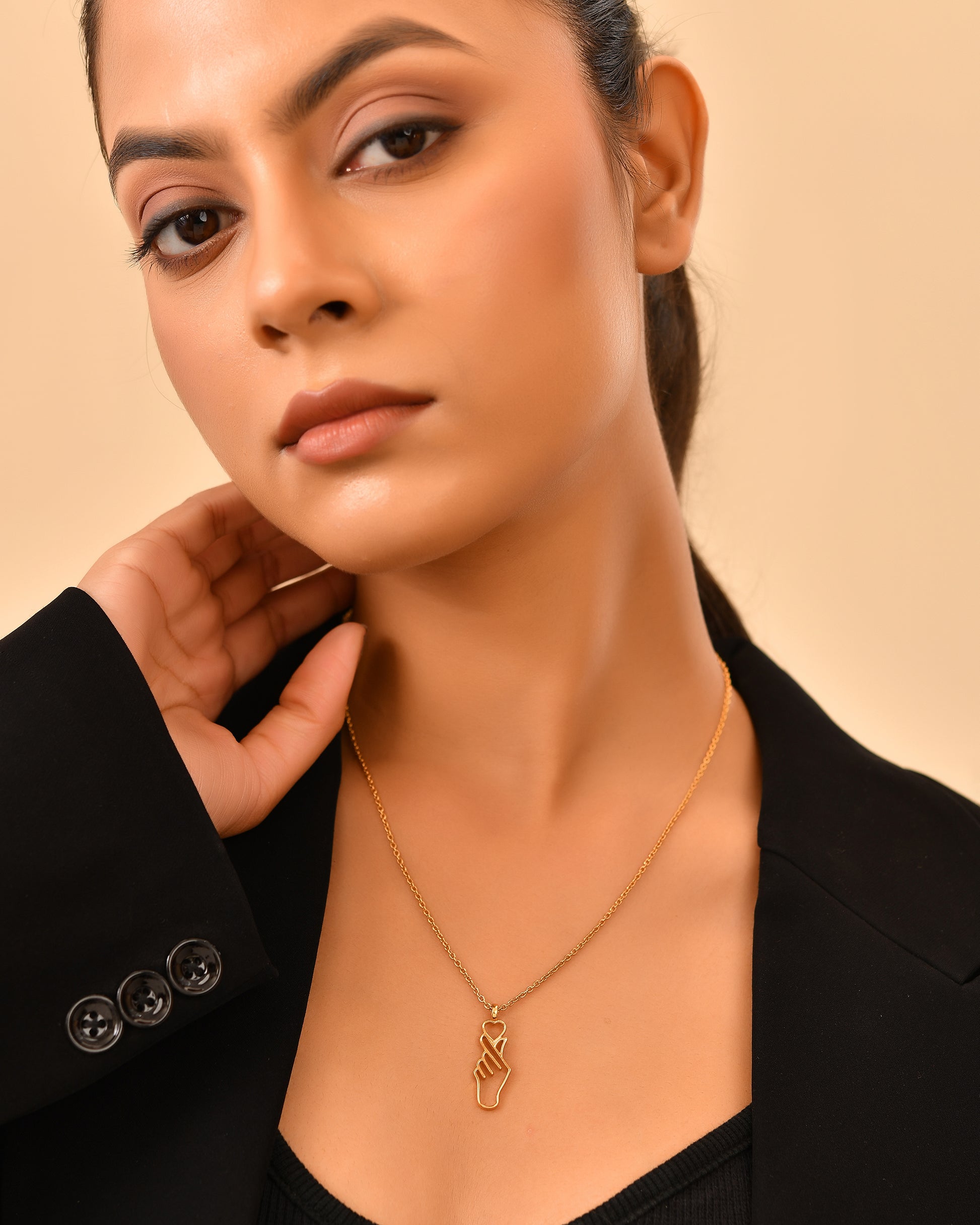 Korean heart hand gesture pendant necklace