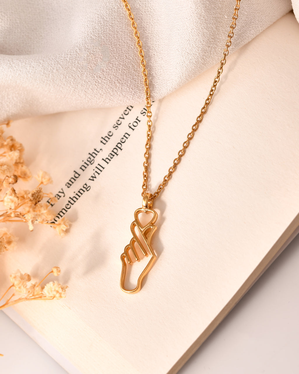 Korean heart hand gesture pendant necklace