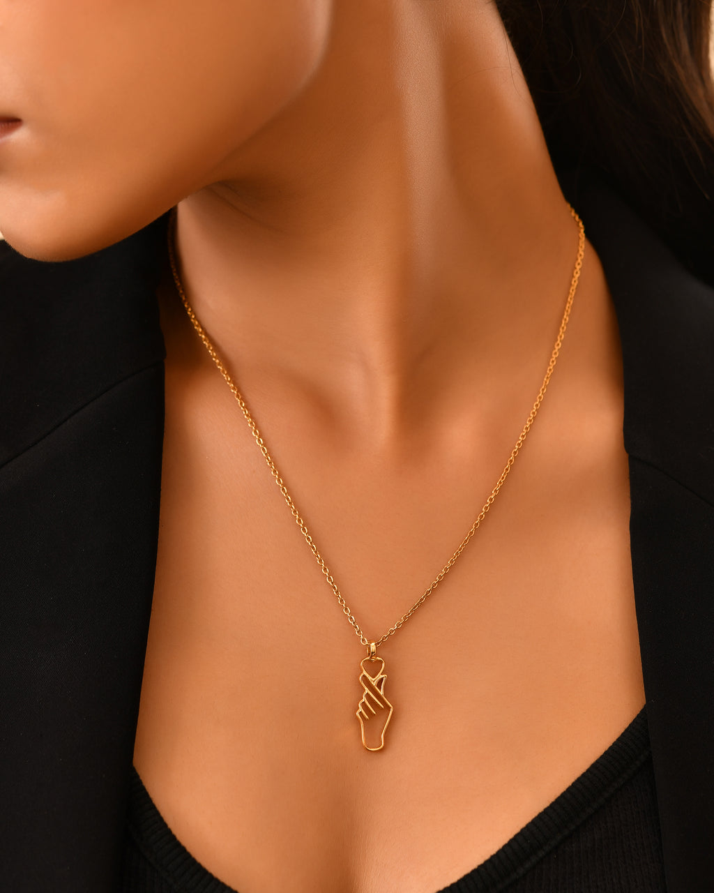 Korean heart hand gesture pendant necklace