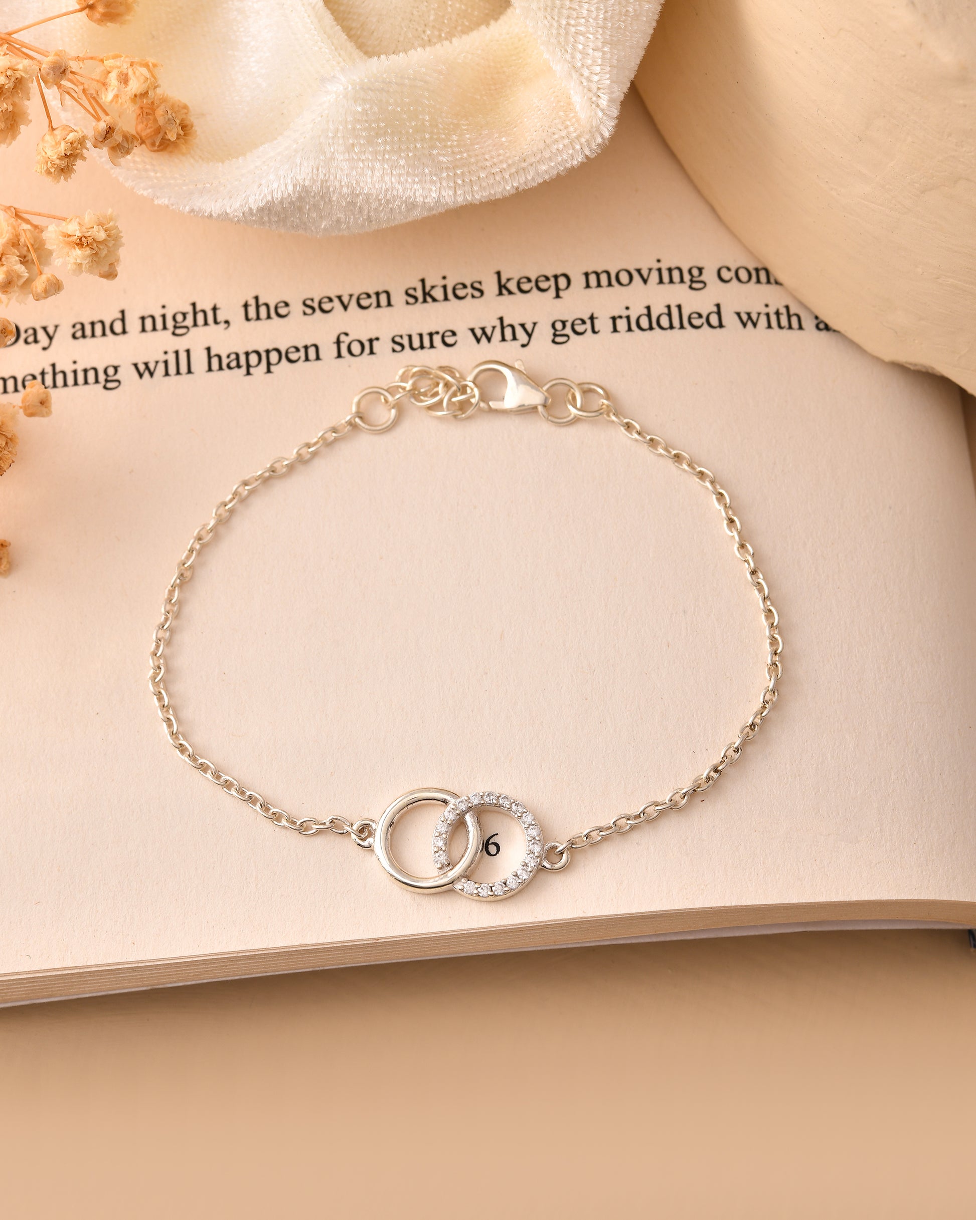 Eternal bond interlocking circles bracelet