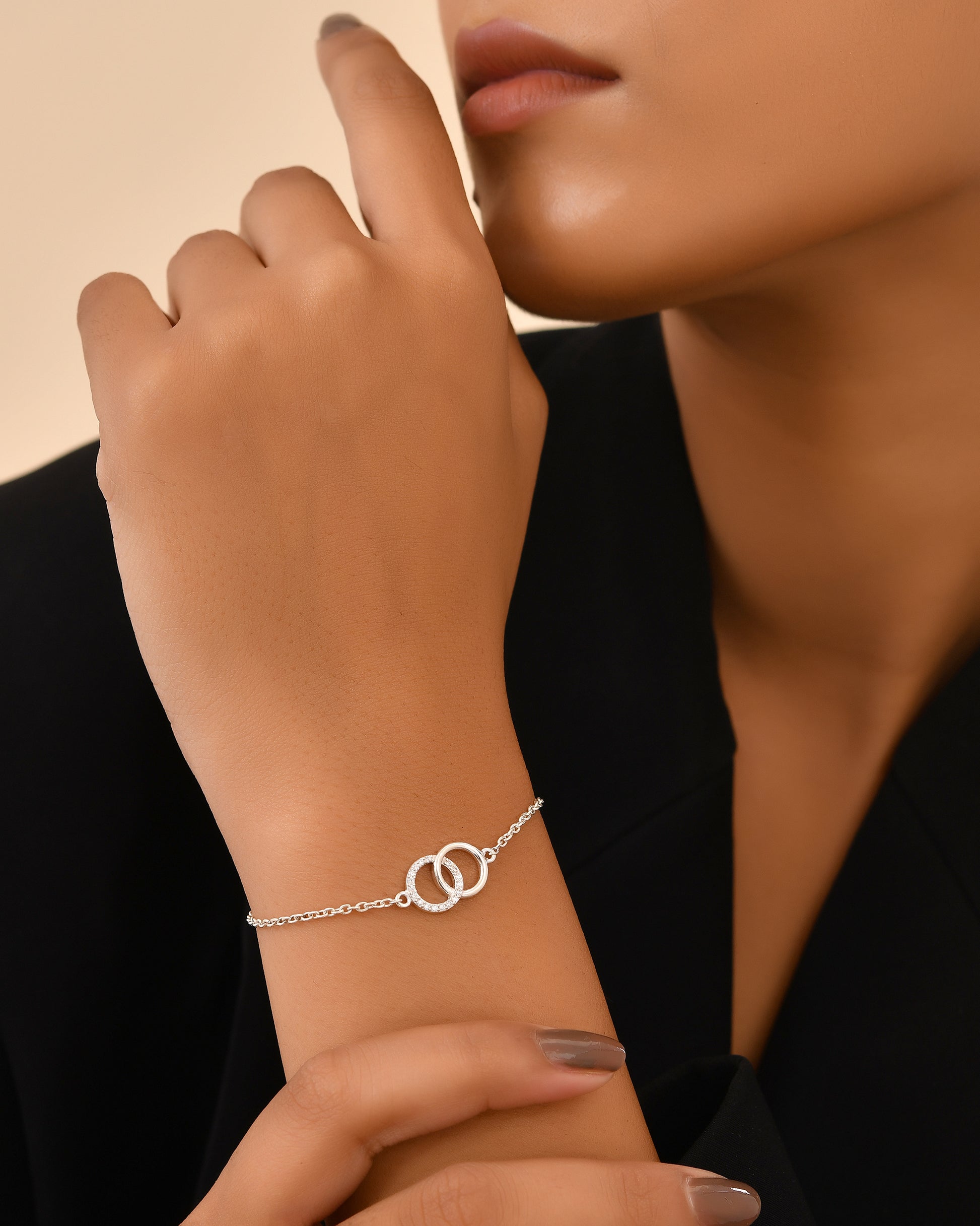 Eternal bond interlocking circles bracelet