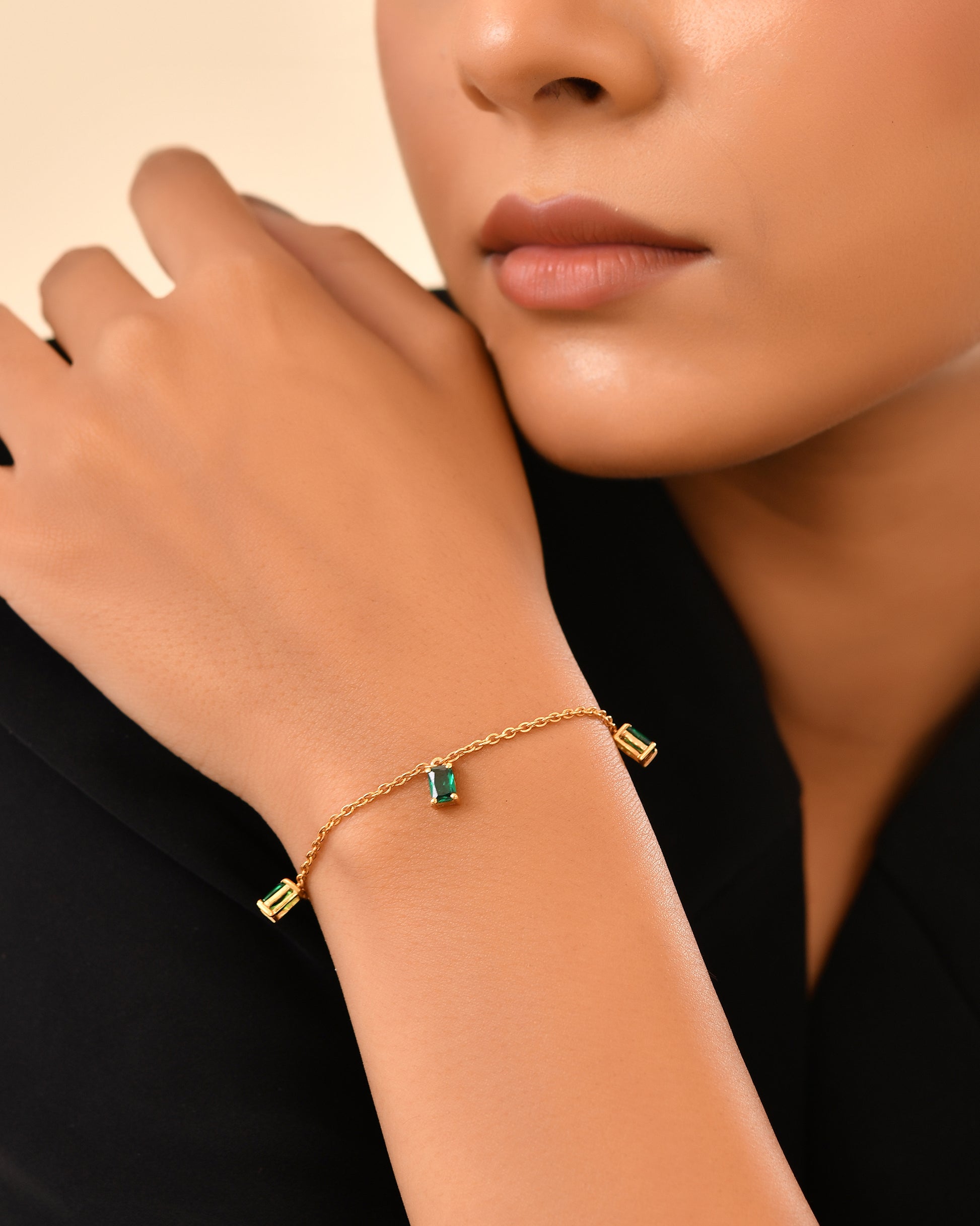 Elegant green gemstone chain bracelet